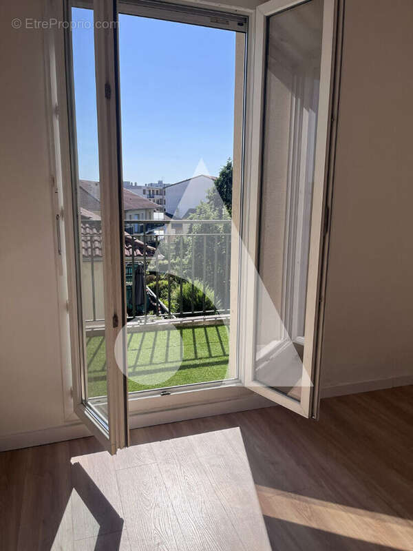 Studio avec balcon, parking et cave au dernier étage - photo 5