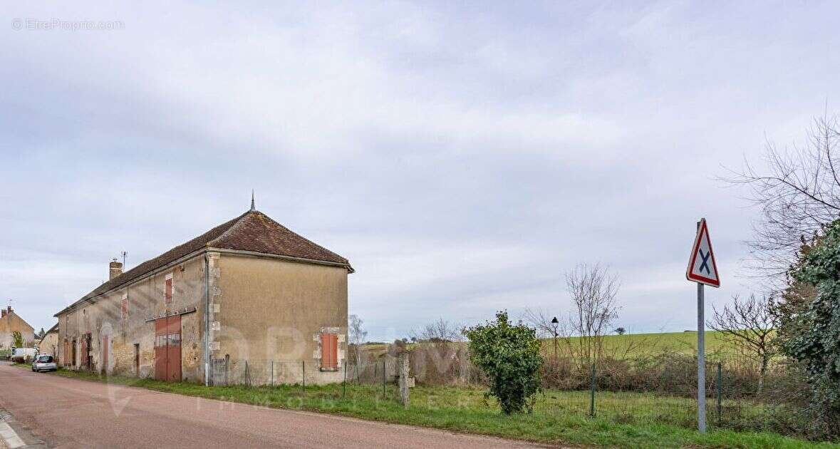 Maison à TREIGNY