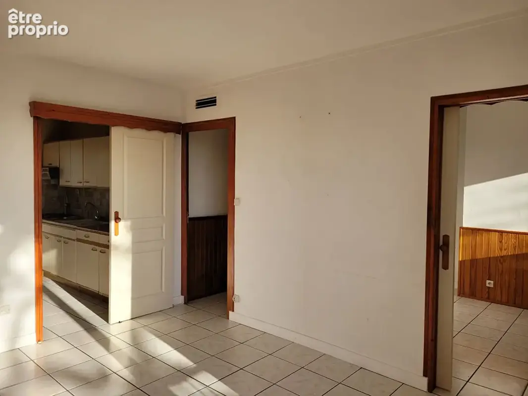 ROCHEFORT appartement situé au 1er étage de 70 m² avec balcon exposé sud et garage de 18 m² - photo 6