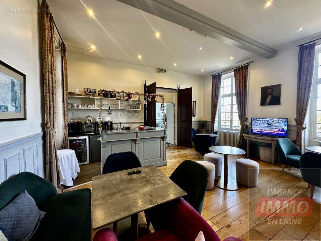Maison 680 m² à Pontoise  - photo 7
