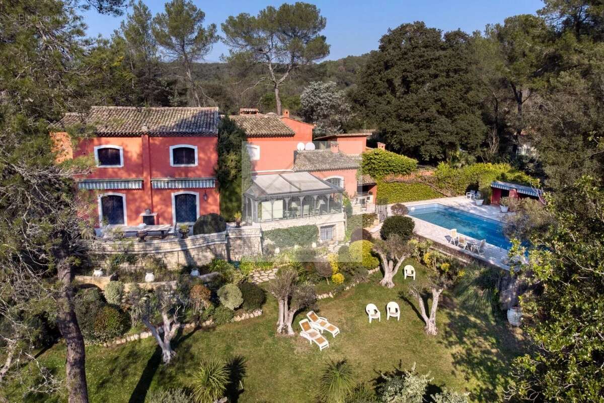Maison à MOUGINS