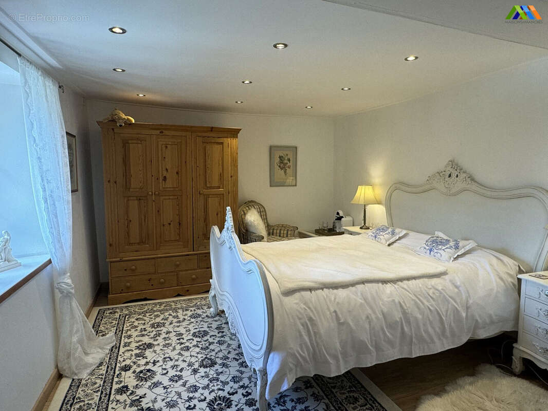 Maison 235 m² à Sauveterre-De-Bearn  - photo 9