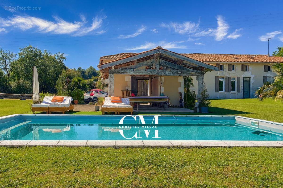 Maison à BARBEZIEUX-SAINT-HILAIRE