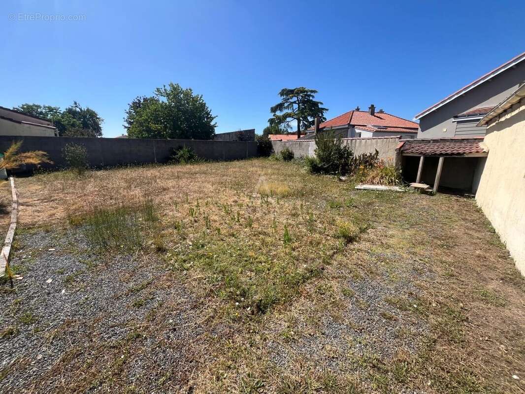 Terrain constructible de 404 m² avec garage  Aigrefeuille-sur-Maine - photo 2