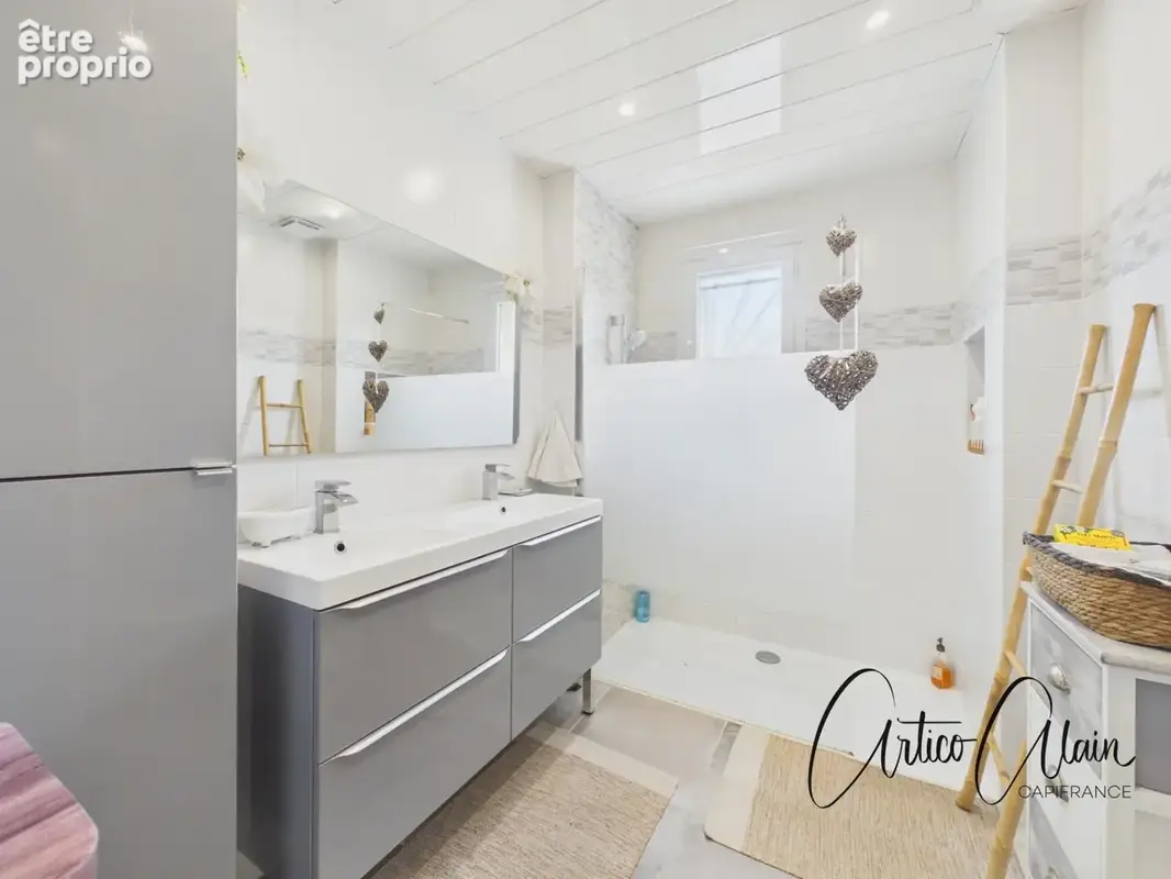 Maison de plain-pied 200 m² avec appartement indépendant et piscine - photo 12