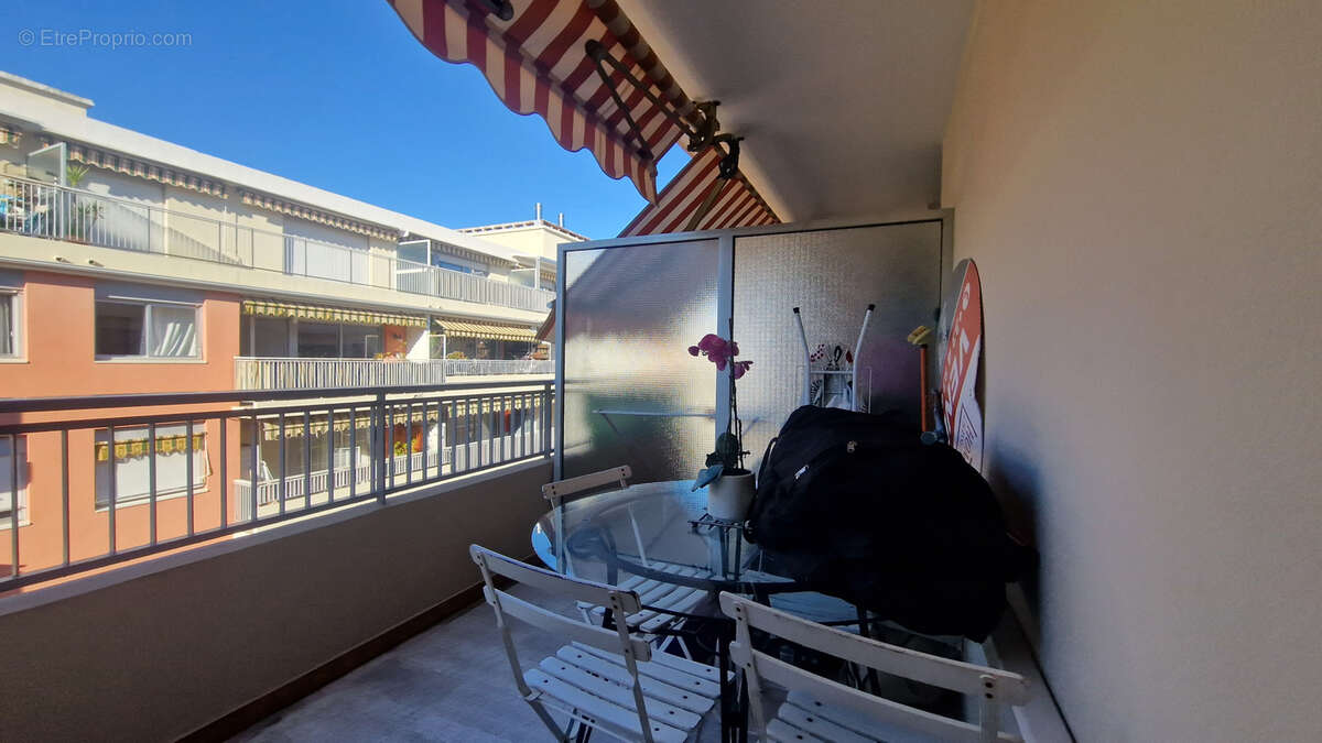 Appartement à VALLAURIS