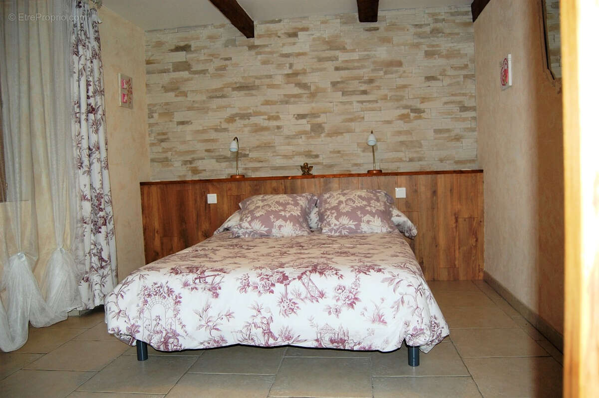 Mas du 19ieme avec 3 gites et partie privative 180m2 sur 3843 m2 de terrain avec piscine - photo 18