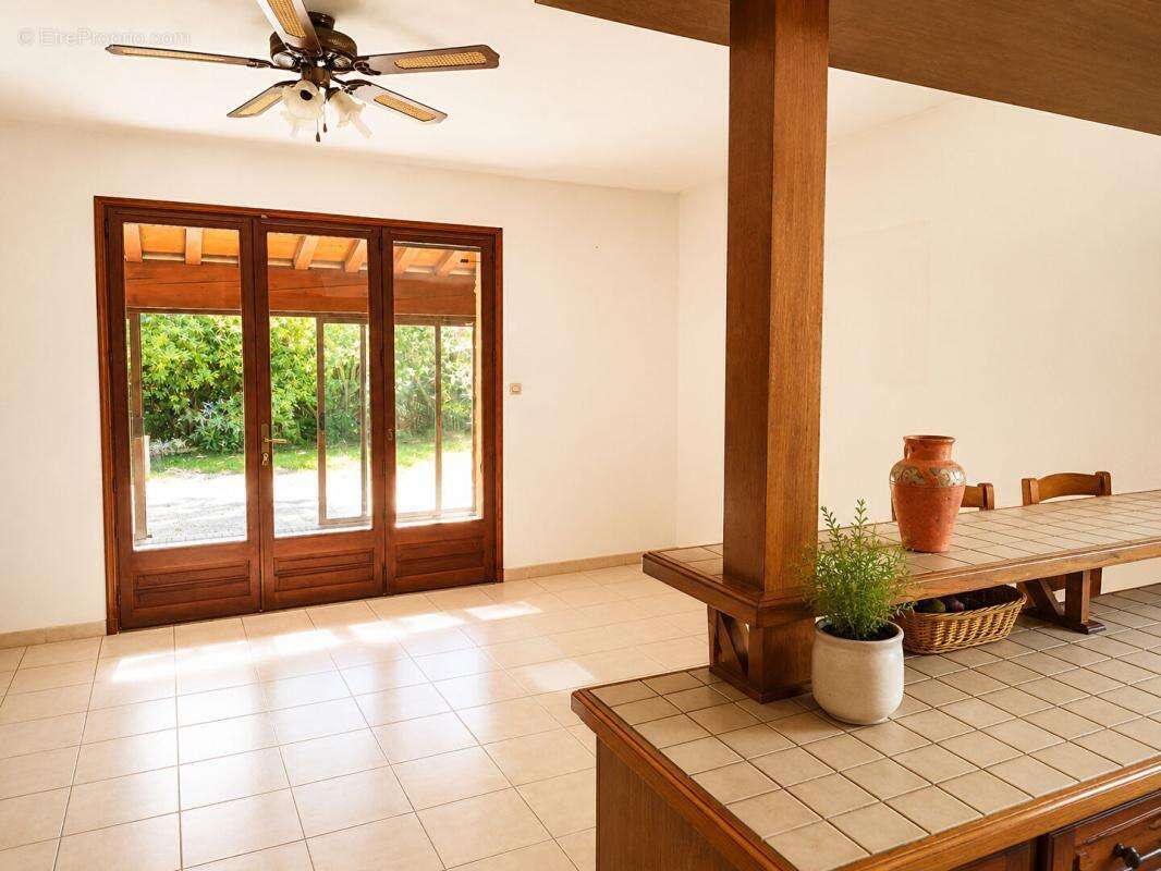 Lezignan Corbieres, Maison d'exception 170 m2, 7 pieces, 4 chambres sur 3000 m2 de terrain - photo 5