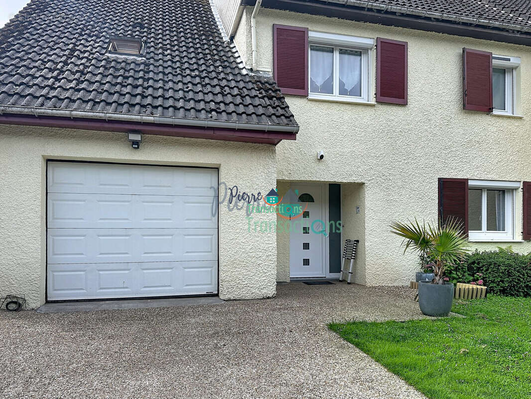 Maison à GRUCHET-LE-VALASSE