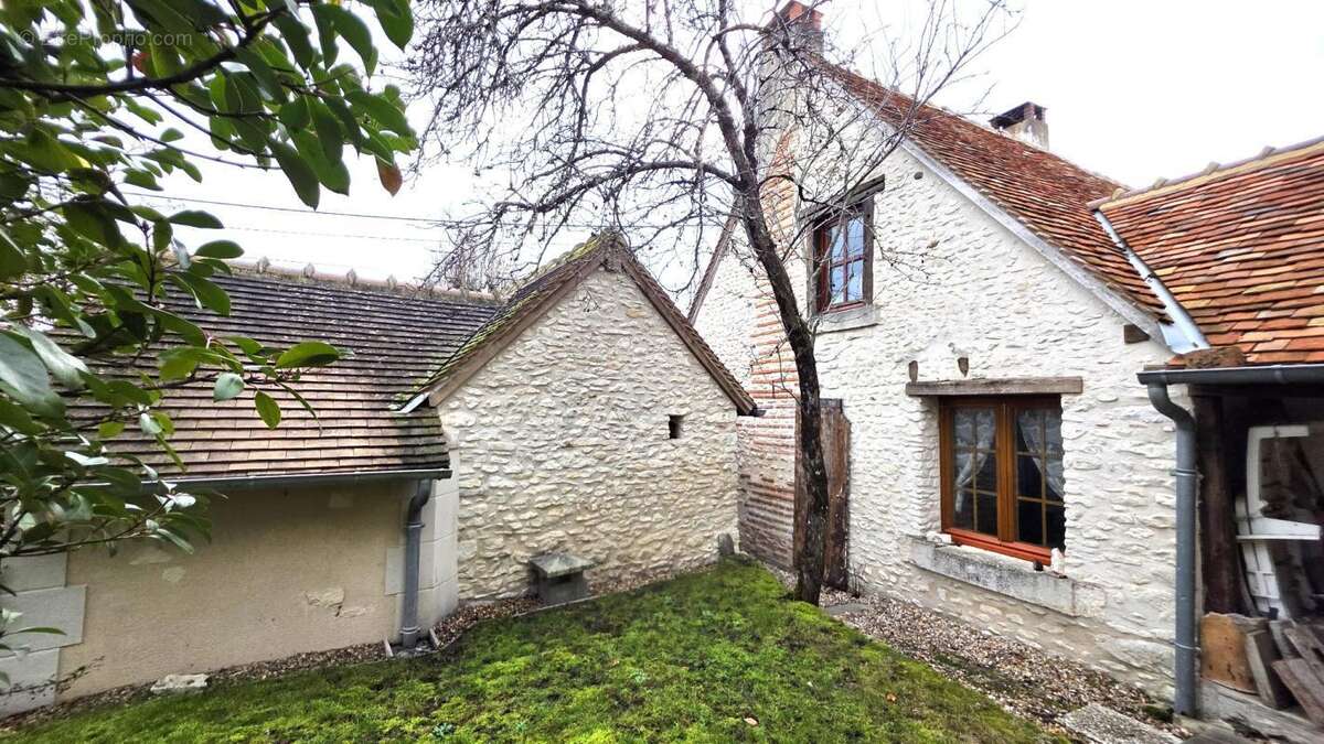 Maison à MEZIERES-EN-BRENNE