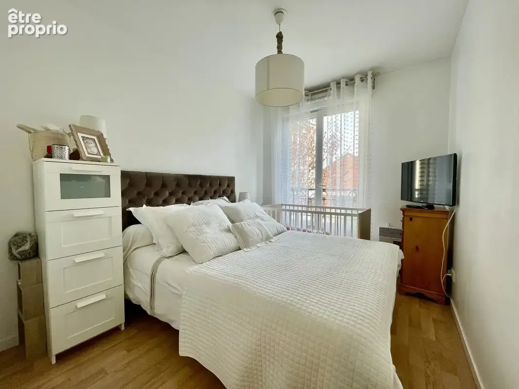 DRANCY - LA MUETTE - F3 de 52m² avec balcon et 2 parkings - proche centre-ville - faibles charges - photo 6
