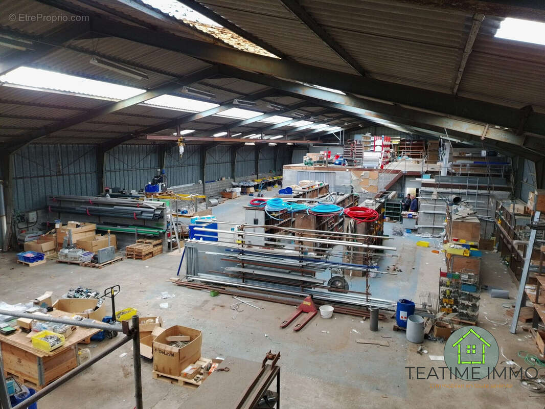 Commerce à CHATEAUNEUF-DU-FAOU