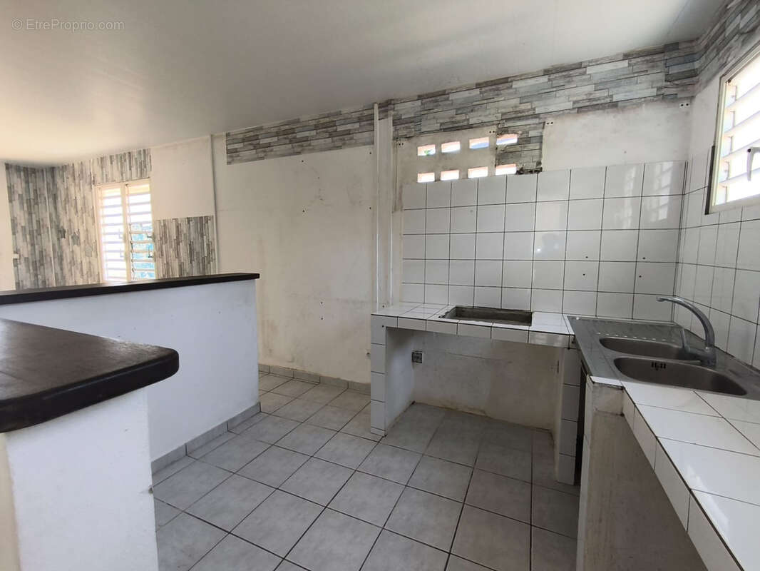 Maison à REMIRE-MONTJOLY