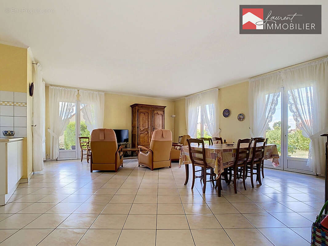 Simandre - Maison de plain-pied de 108 m² avec vaste terrain - photo 2