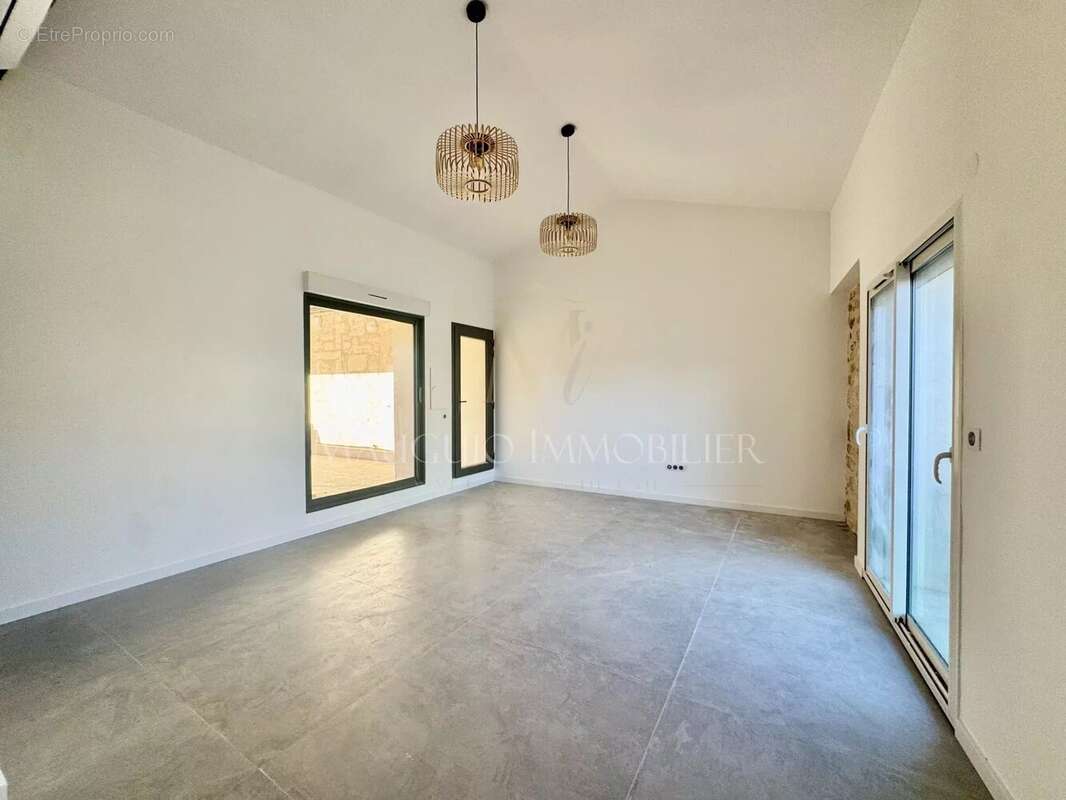 Appartement à MAUGUIO