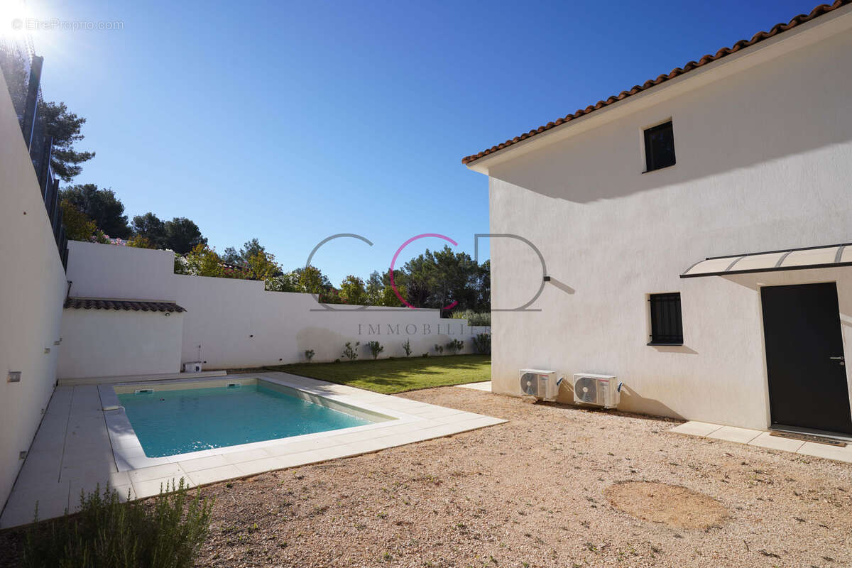 Maison à VENTABREN