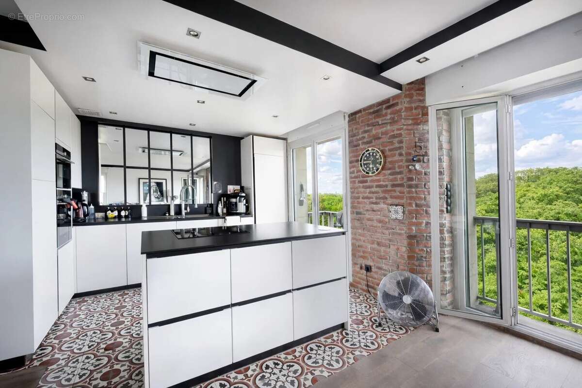 Appartement à CHARENTON-LE-PONT