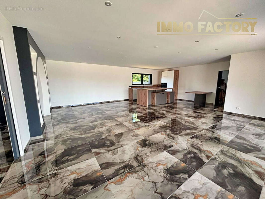 Maison plain-pied 5 pieces 125 m² saint-alban-les-eaux - photo 8