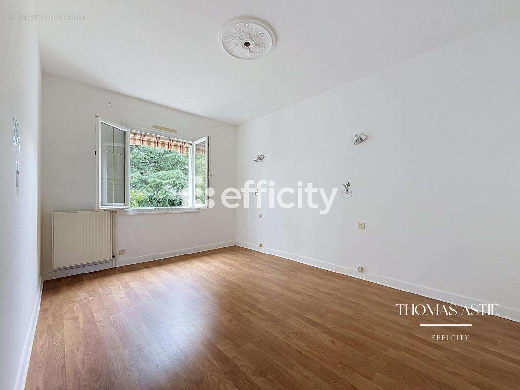 Maison 162 m² à Varrains  - photo 7