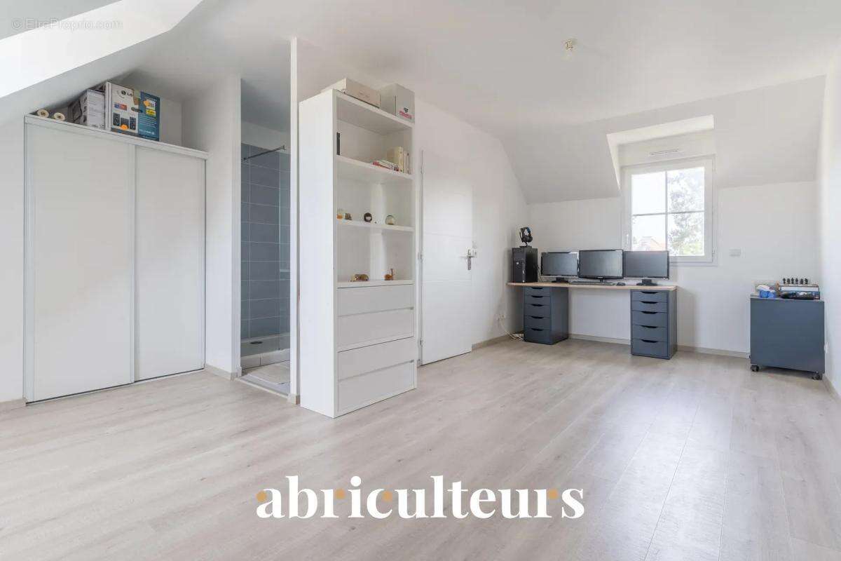 Maison à LES CLAYES-SOUS-BOIS