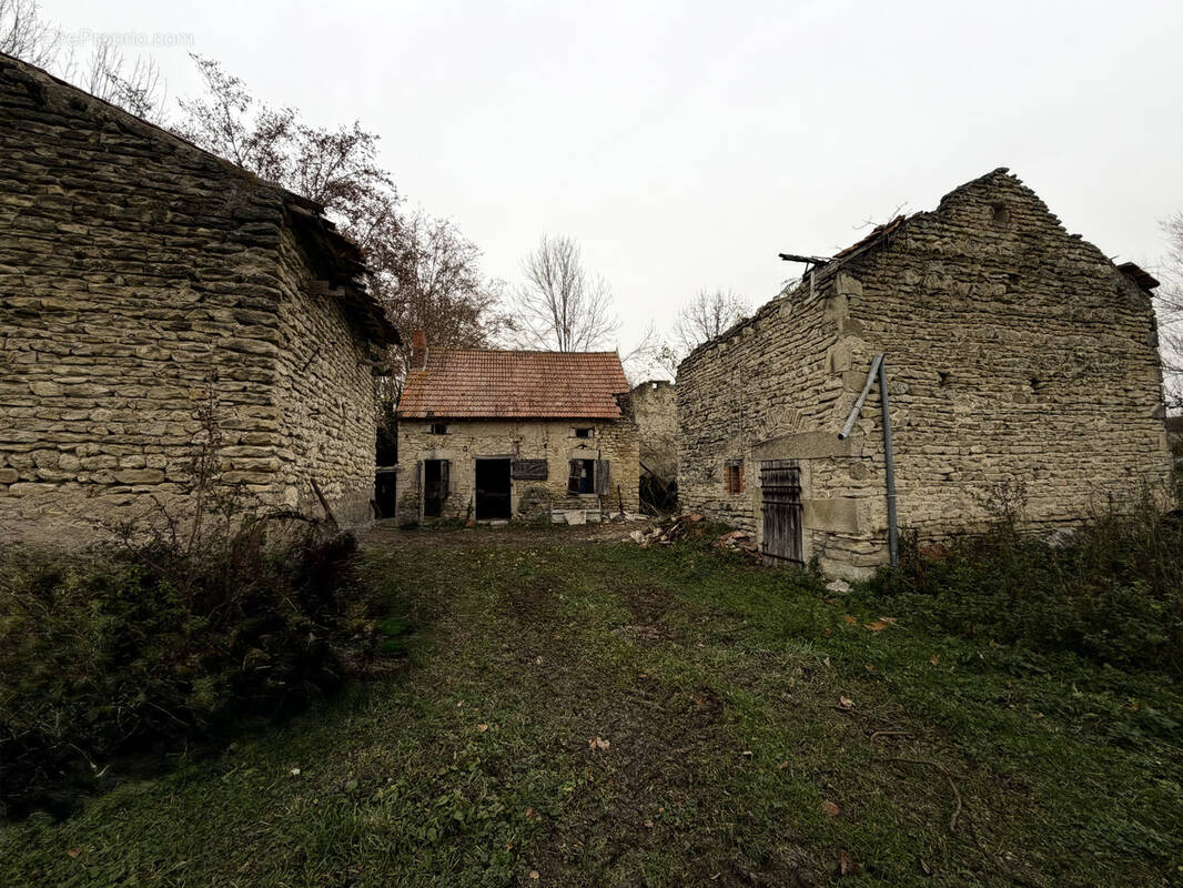 Terrain à BUSSIERES-ET-PRUNS