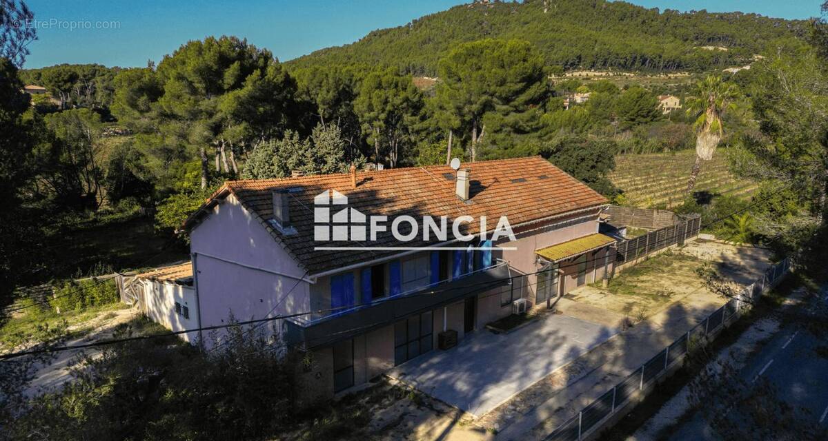 Commerce à SAINT-CYR-SUR-MER