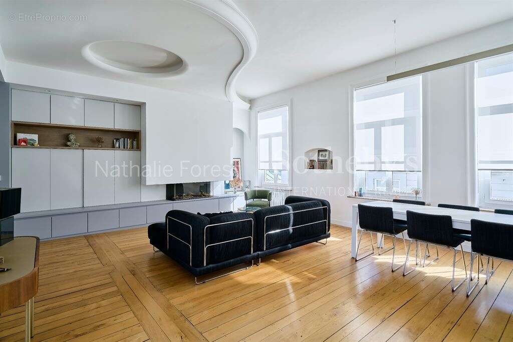 Vieux Lille , T2 bis d'exception , rénovation ultra Haut de gamme . - photo 2