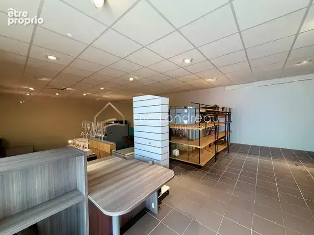 Emplacement privilégié pour cette structure de 110 m2 offrant une excellente visibilité. - photo 4
