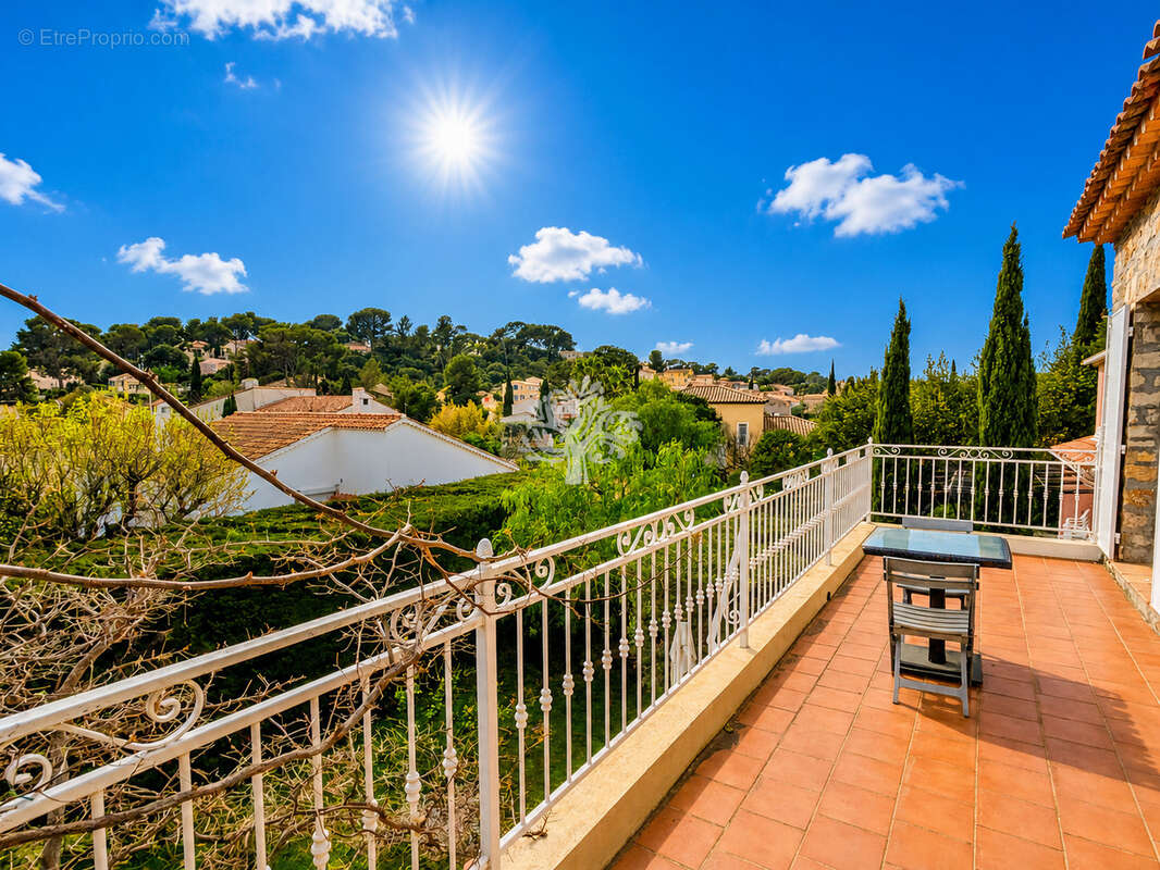 A vendre proche centre ville sanary villa t7 avec 5 chambres - photo 11