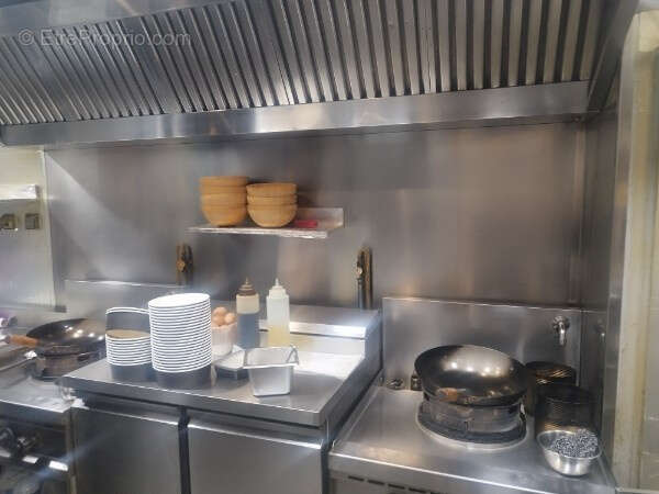 Commerce à SARTROUVILLE