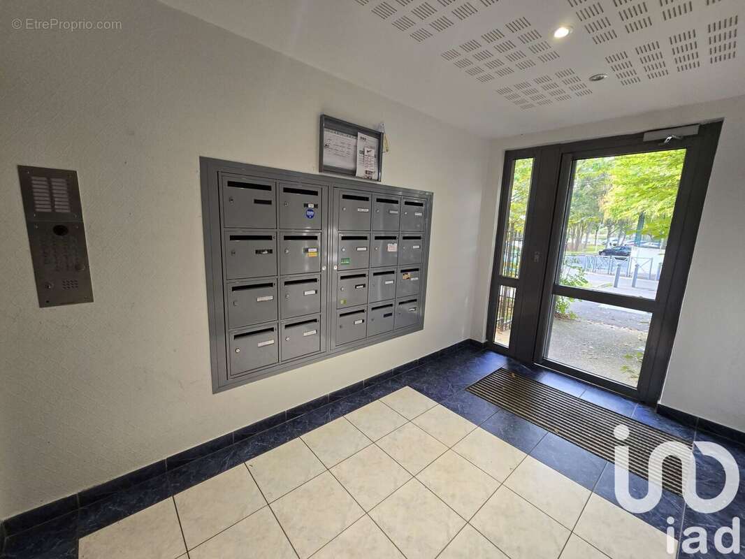 Photo 3 - Appartement à CHANTELOUP-LES-VIGNES