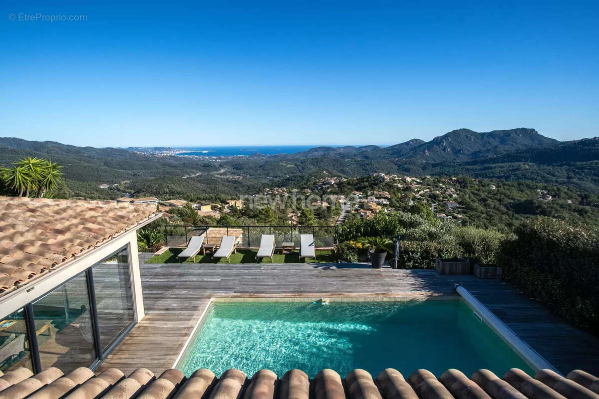 Maison à LES ADRETS-DE-L'ESTEREL
