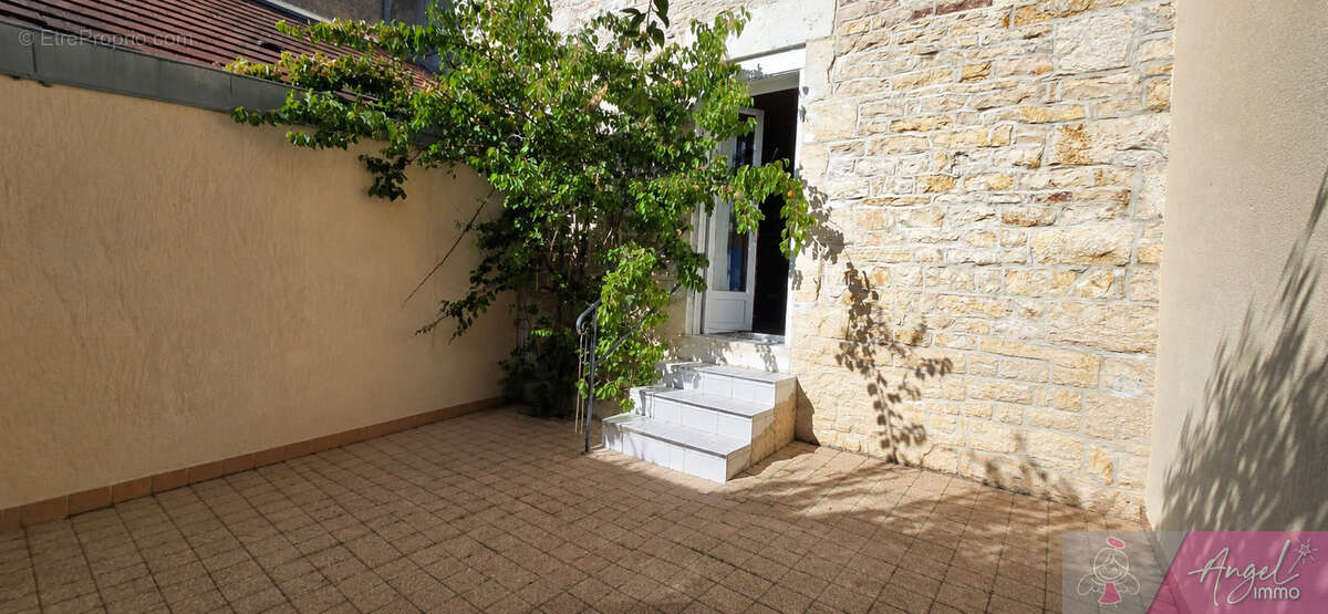 Immeuble de rapport a dole - 2 logements independants + garage + jardin - photo 6