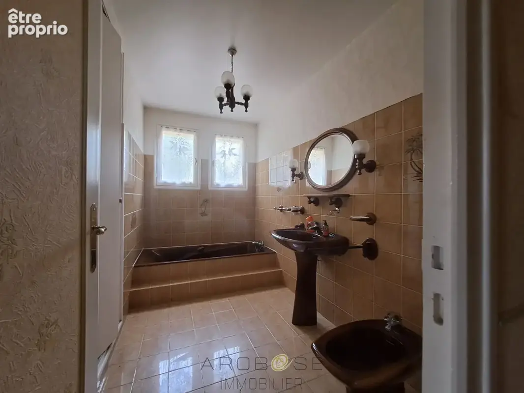 Maison familiale avec logement indépendant et terrain arboré - photo 10