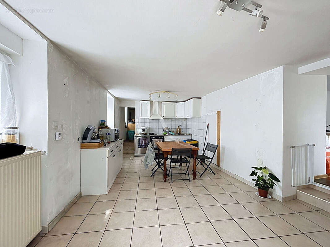 Maison - 3 chambres - 127 m² - MARIGNE PEUTON - photo 3