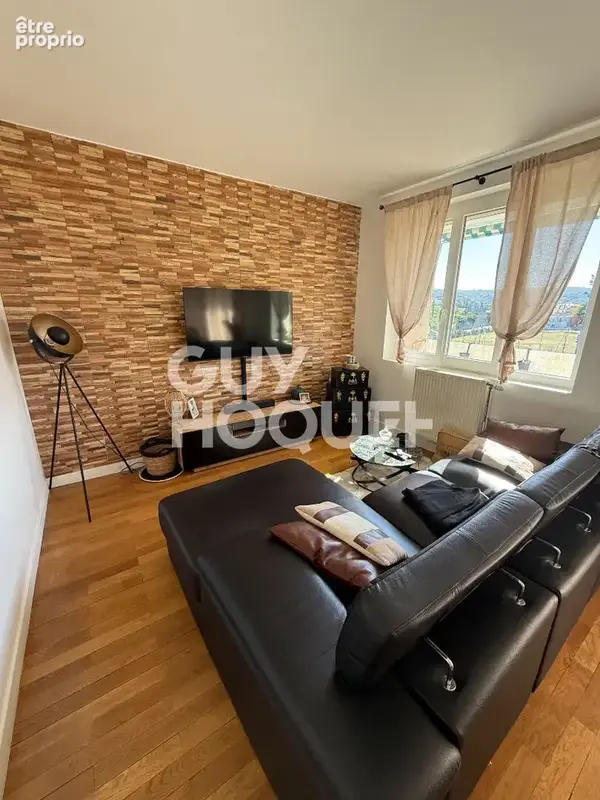 Bel Appartement T3 sur GIVORS d'environ 67 m² climatisé - photo 4