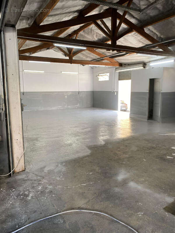 Commerce à VALLAURIS