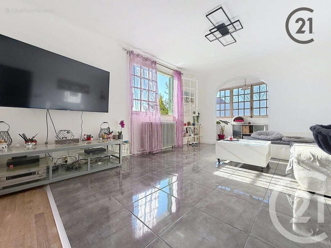 Maison à CHATENAY-SUR-SEINE