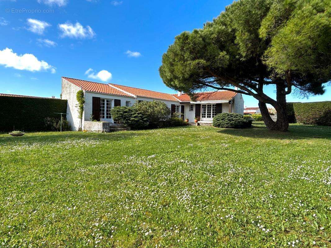 Maison à LA BREE-LES-BAINS