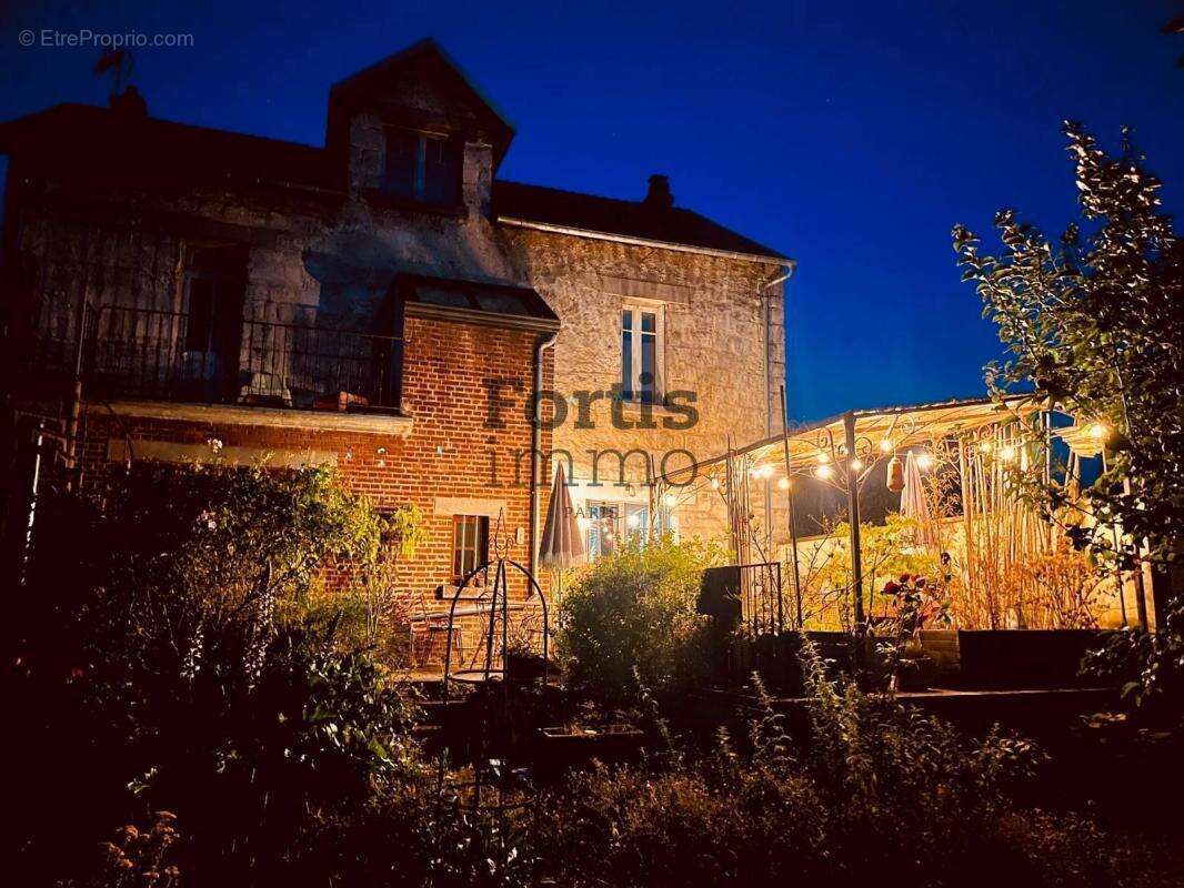 Maison à COUCY-LE-CHATEAU-AUFFRIQUE