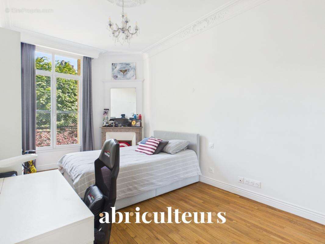 Appartement familial - 189 m² - 7 pièces - Charme de l'ancien en vente à Saint-Mandé (94160) - photo 23