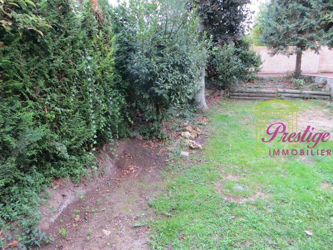 Maison à LE MESNIL-LE-ROI