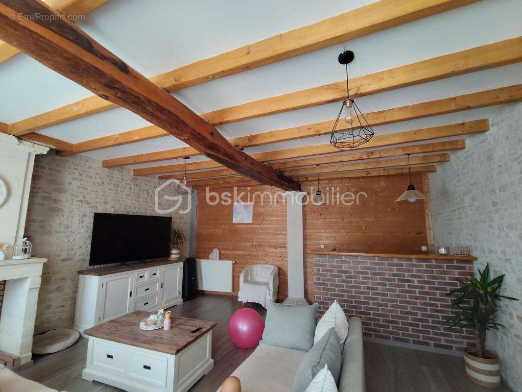 Maison charentaise avec gite et dépendances - photo 7