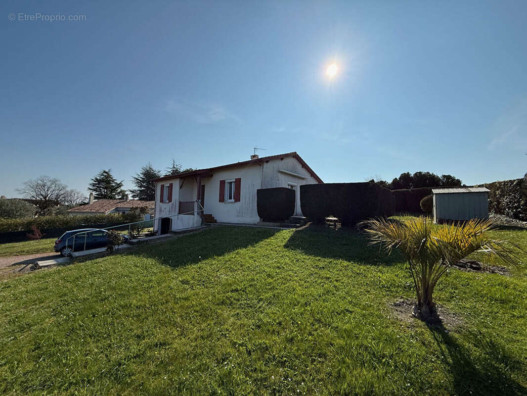 CANCON, dans un lotissement tranquille venez découvrir cette maison semi-enterrée de 75m2 avec deux chambres. La maison possède  - photo 11