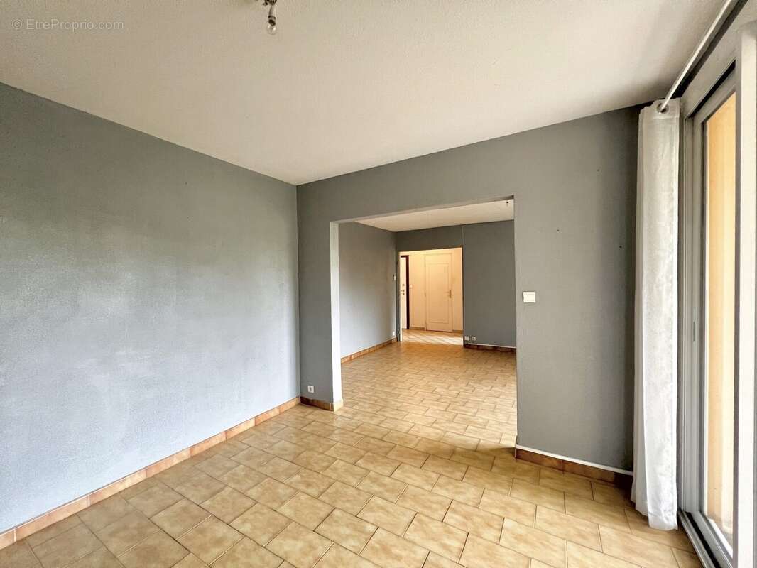 Appartement à DECINES-CHARPIEU