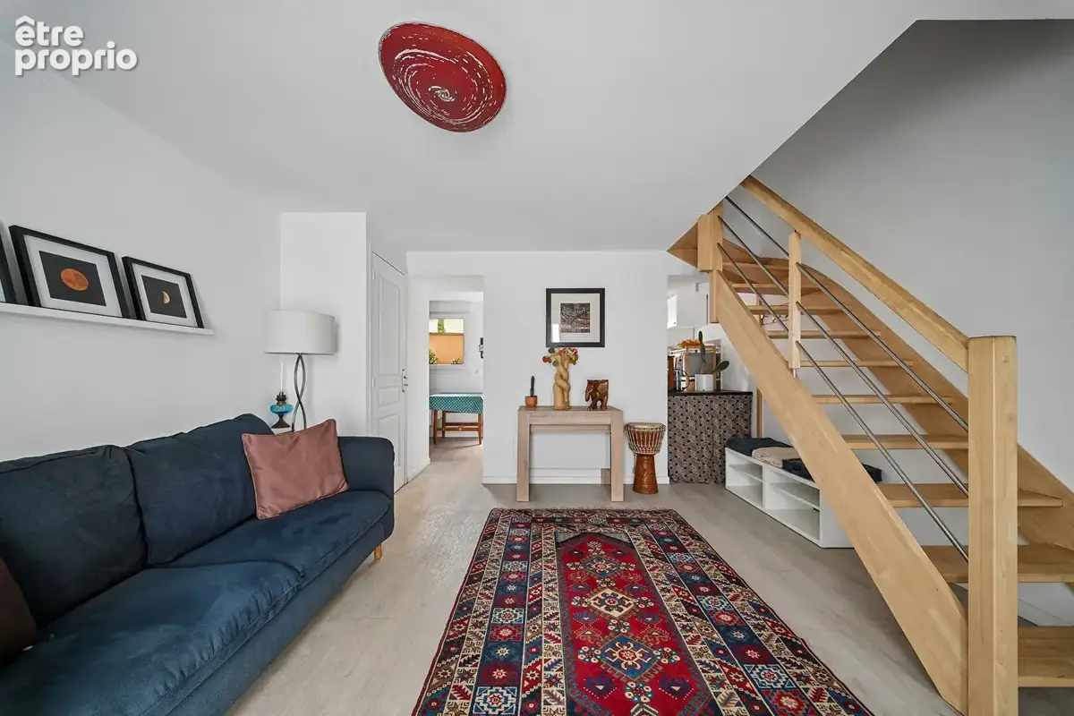 Maison de ville en triplex refaite à neuf, avec cour + parking - photo 2
