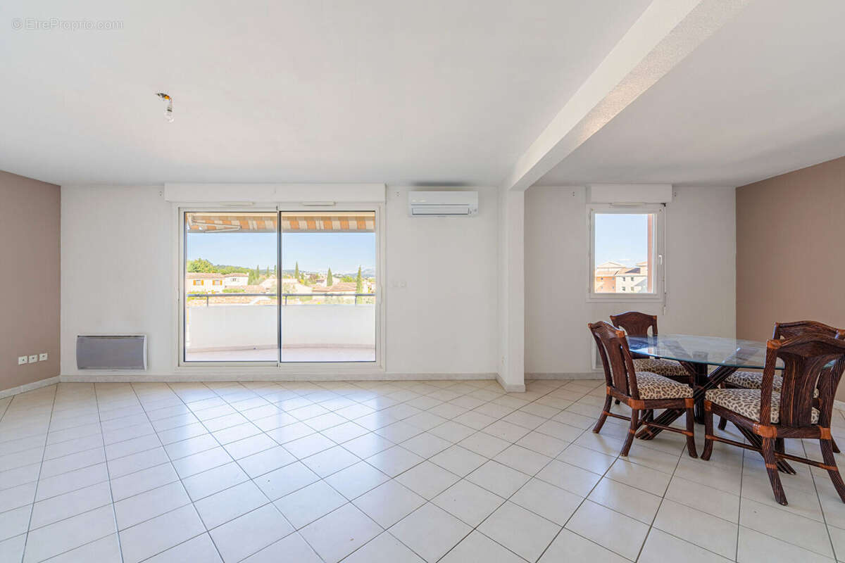 À vendre - Appartement 3 pièces avec terrasses, vue et parking, secteur saint mitre - photo 9