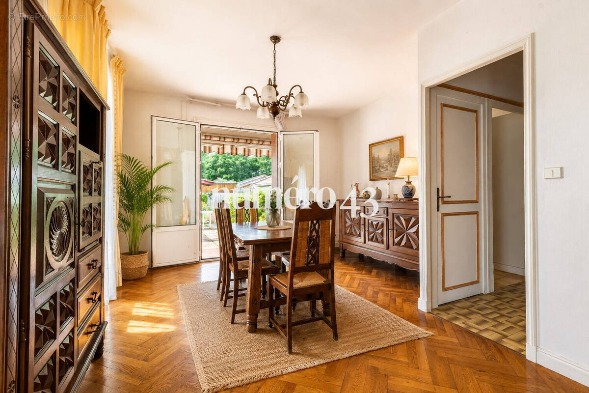 Salle à manger - Maison à VILLENAVE-D'ORNON