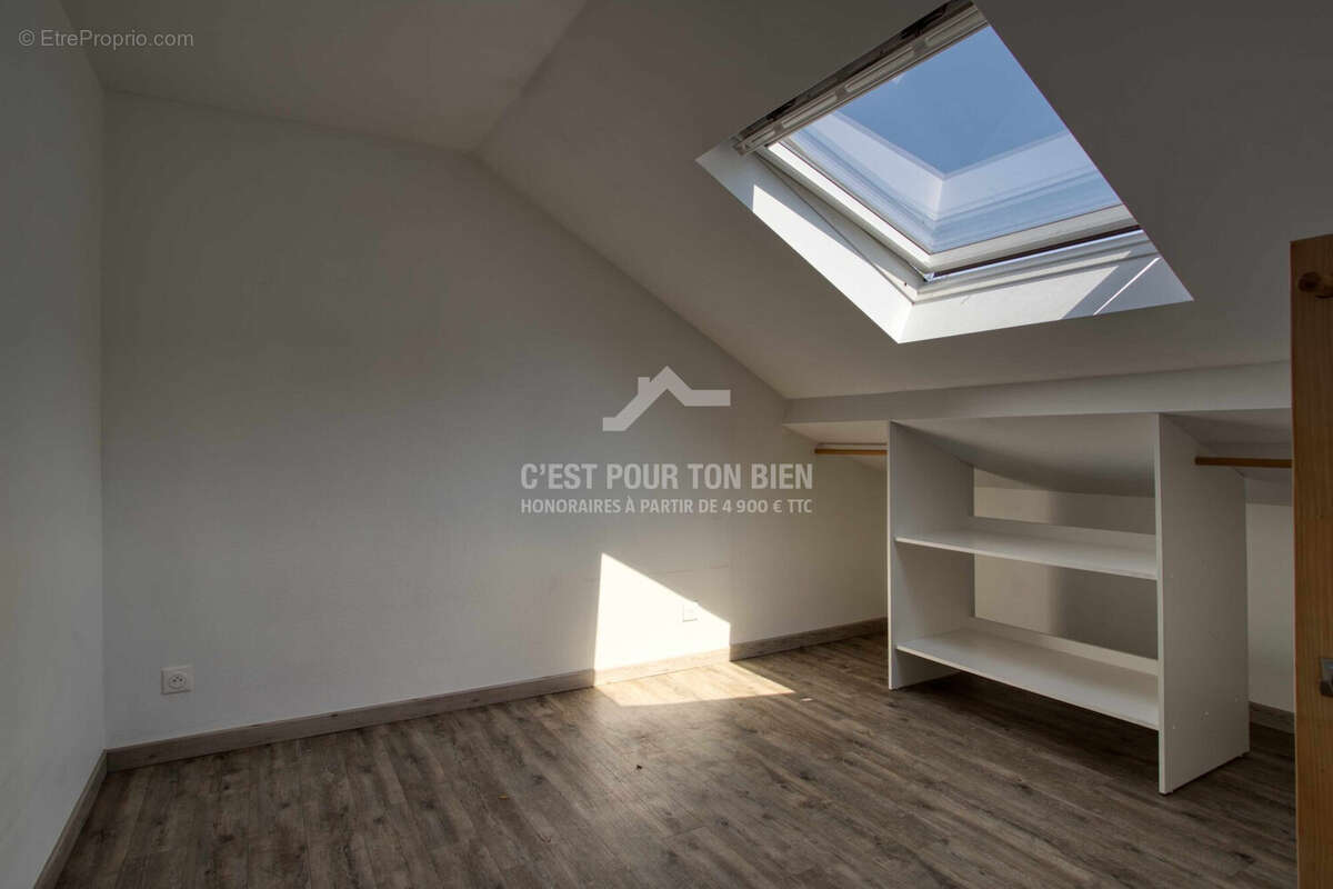 Maison 250 m² à Lezennes  - photo 7