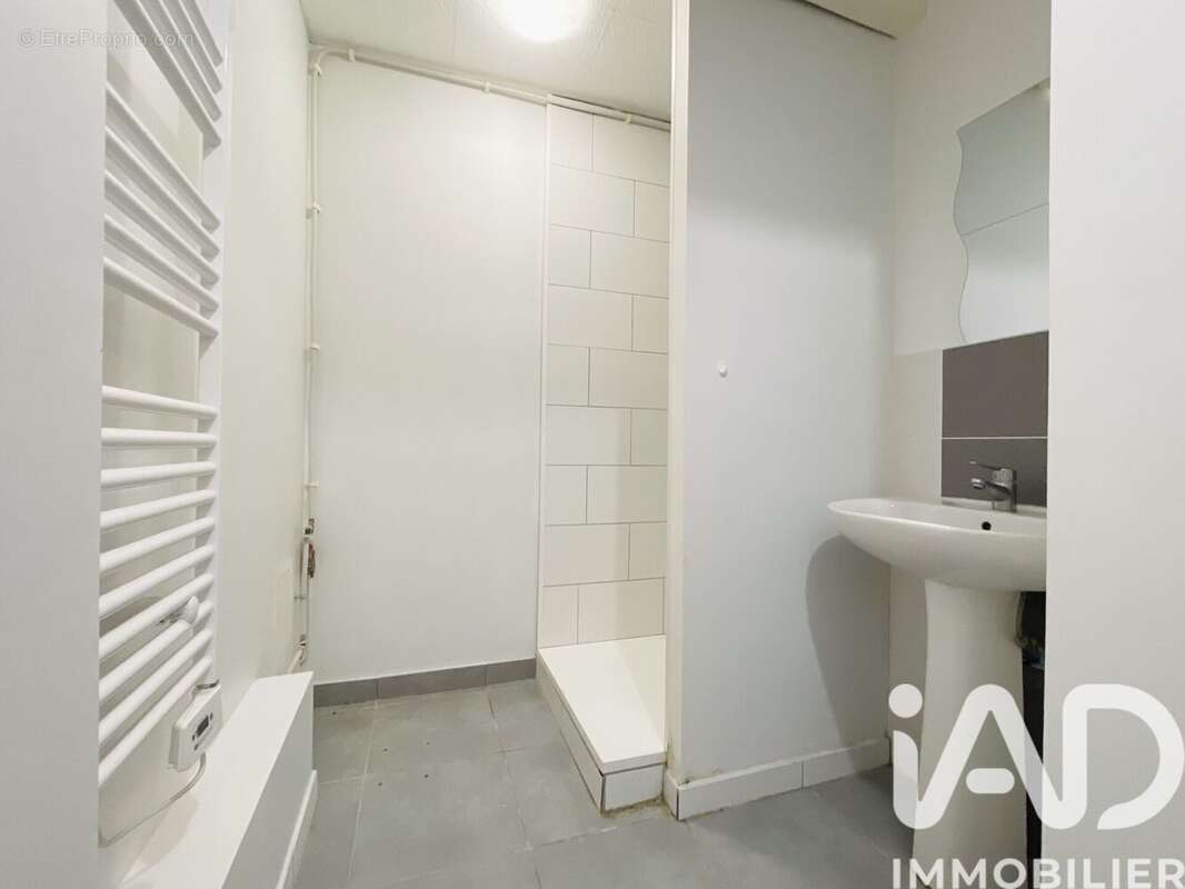 Appartement 195 m² à Radenac  - photo 8
